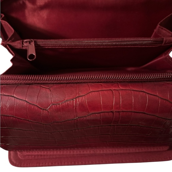 Elegant Red Crocodile-Embossed Clutch/wallet (071) - Picture 4 of 5